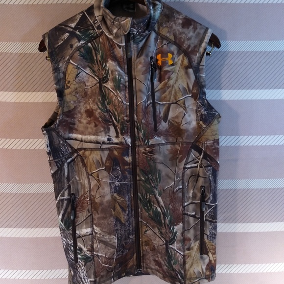 Other - UNDER ARMOUR REALTREE CAMO VEST